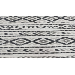 Loneta Estampada Modelo Mallorquina patrón en Ikat, Elegancia y Resistencia en 280 cm Ancho.
